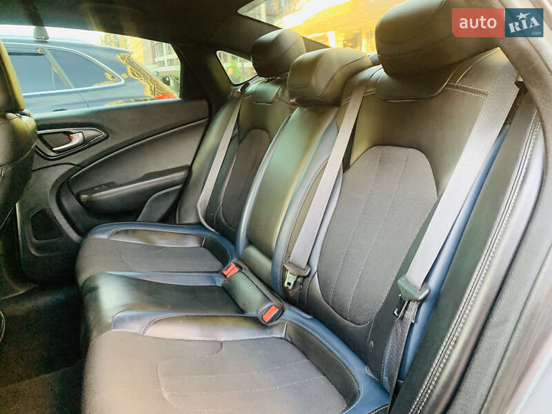 Седан Chrysler 200 2015 в Києві фото 61 Седан Chrysler 200 2015 в Києві