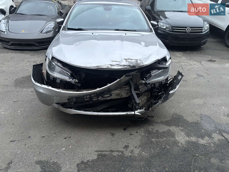 Седан Chrysler 200 2015 в Києві