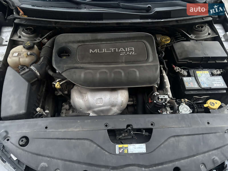 Седан Chrysler 200 2015 в Києві