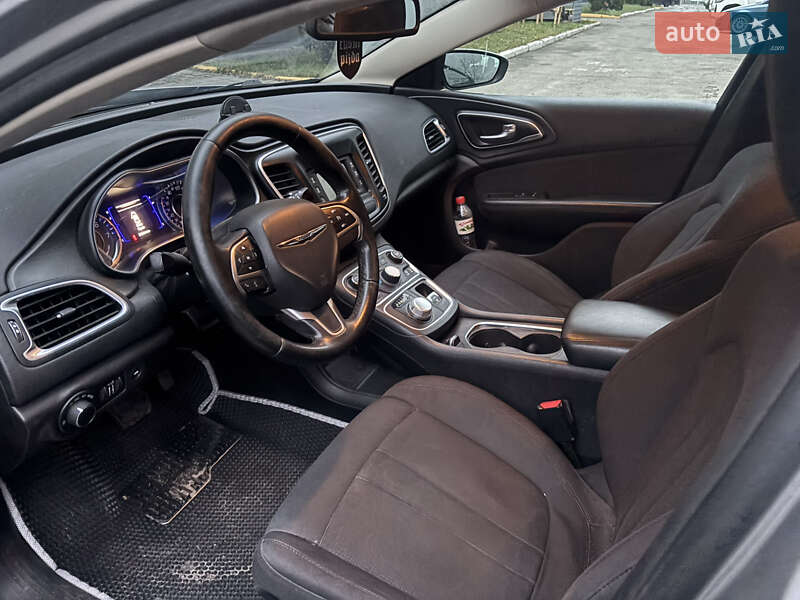 Седан Chrysler 200 2015 в Києві