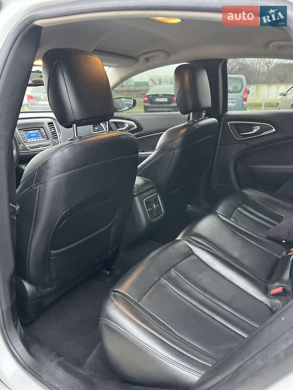 Седан Chrysler 200 2014 в Луцьку