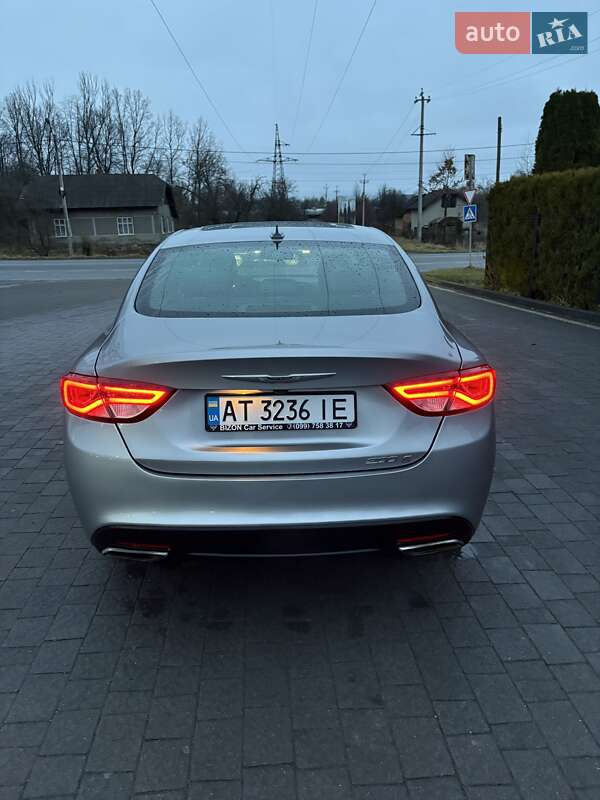 Седан Chrysler 200 2015 в Долине