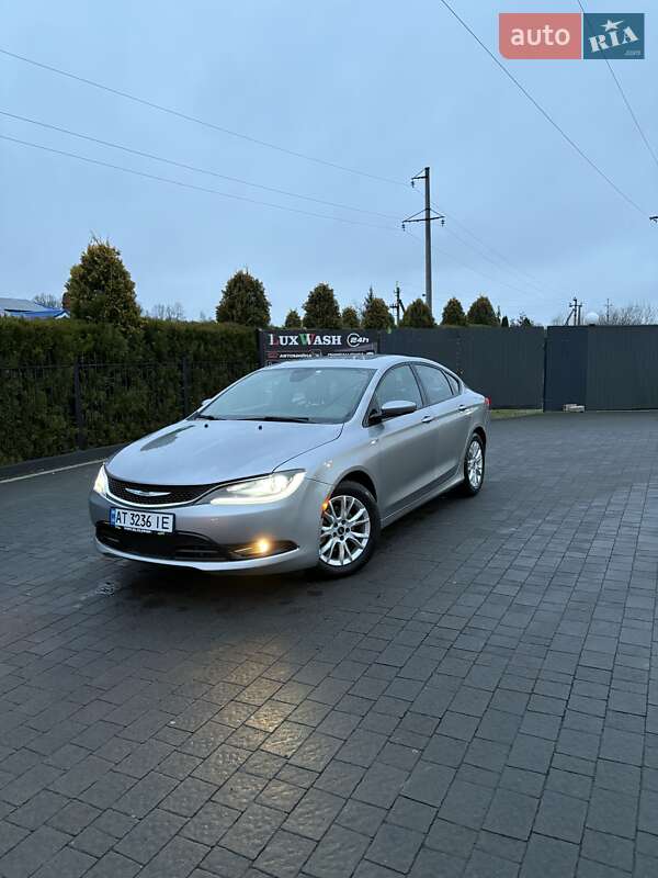 Седан Chrysler 200 2015 в Долине