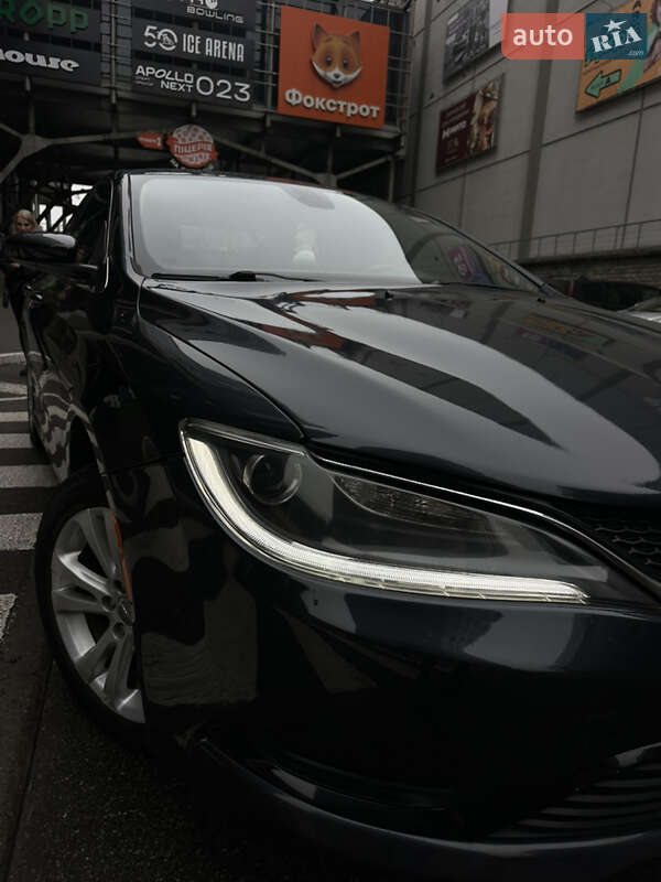 Седан Chrysler 200 2016 в Киеве