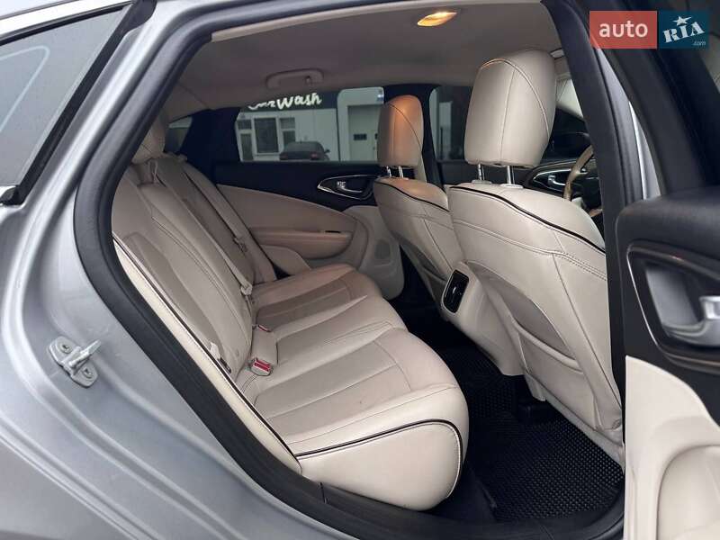 Седан Chrysler 200 2014 в Києві