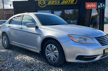 Седан Chrysler 200 2011 в Коломые