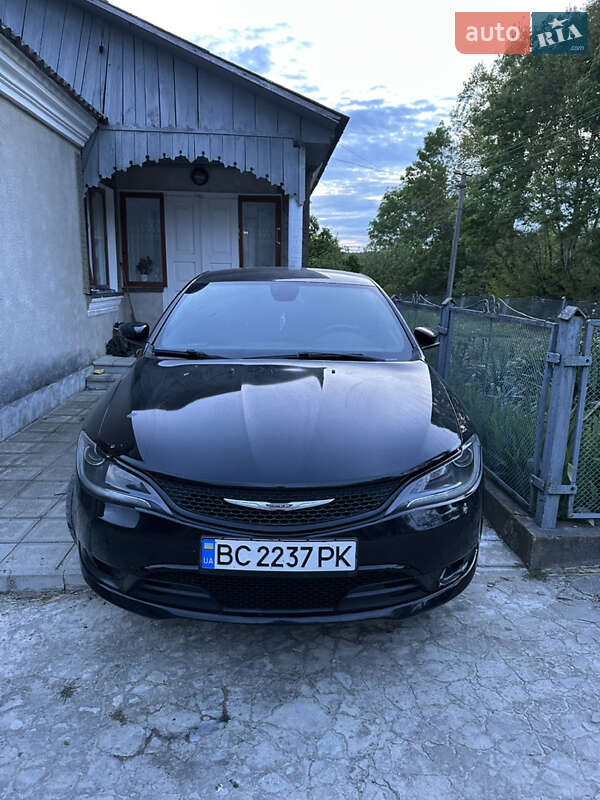 Седан Chrysler 200 2015 в Львове