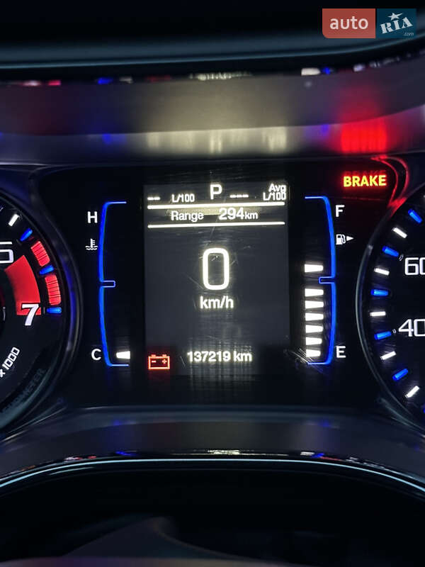 Седан Chrysler 200 2015 в Львове