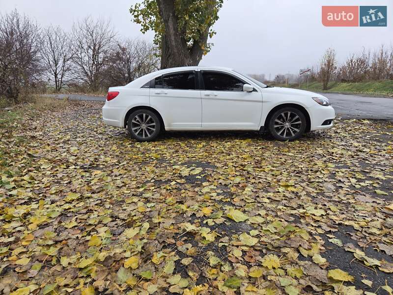 Седан Chrysler 200 2013 в Днепре