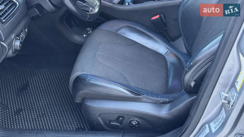 Седан Chrysler 200 2015 в Чернигове