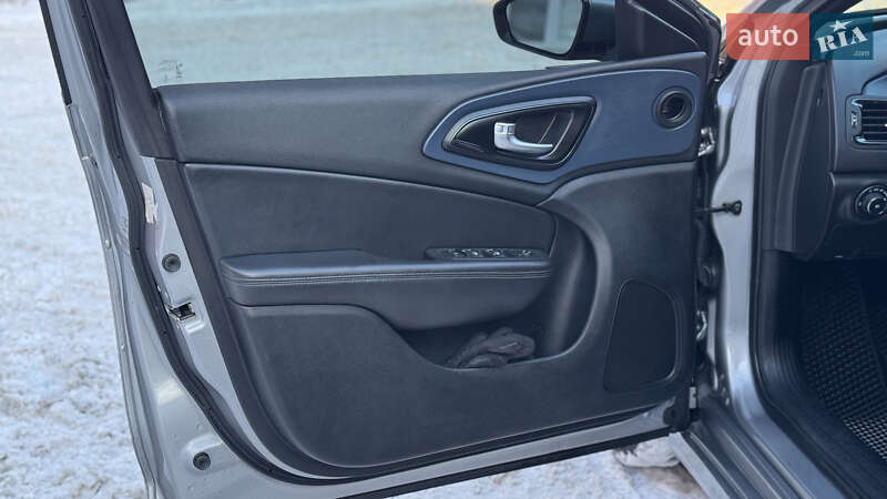 Седан Chrysler 200 2015 в Чернигове