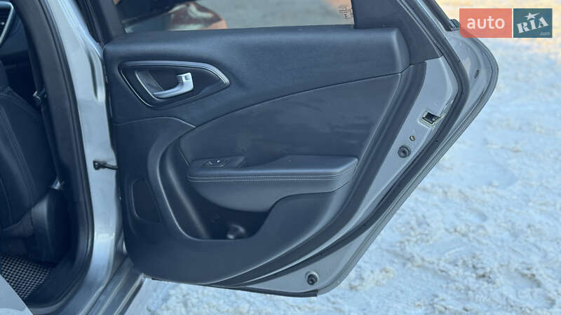 Седан Chrysler 200 2015 в Чернигове