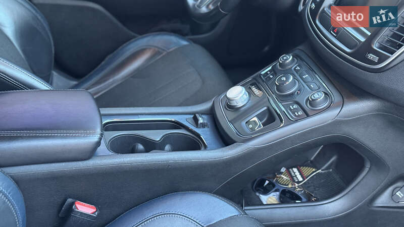 Седан Chrysler 200 2015 в Чернигове