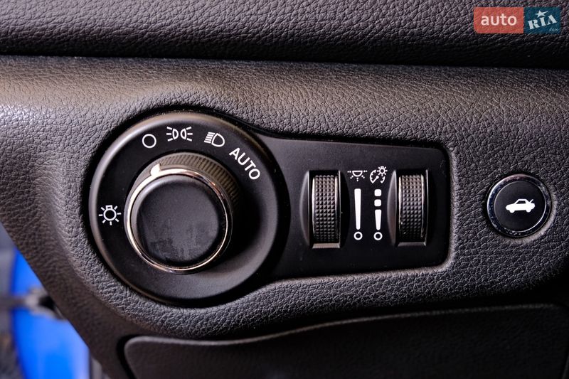 Седан Chrysler 200 2015 в Одесі