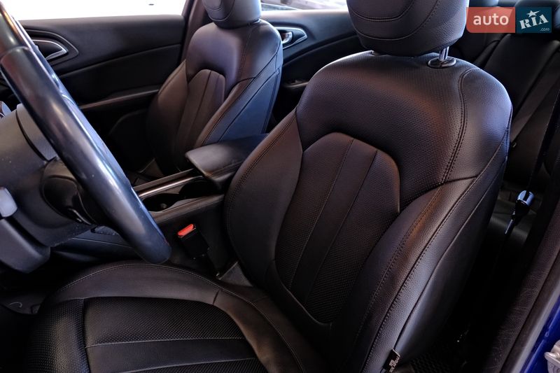 Седан Chrysler 200 2015 в Одесі