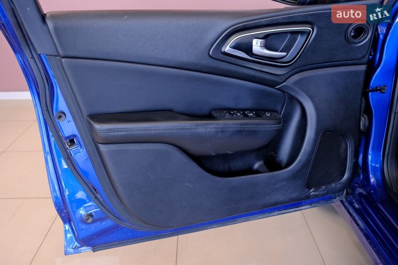 Седан Chrysler 200 2015 в Одесі