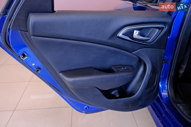 Седан Chrysler 200 2015 в Одесі