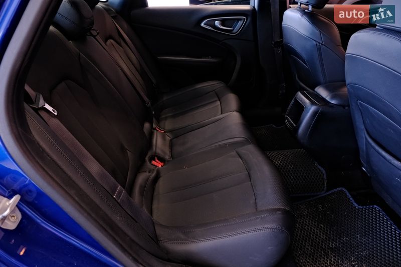 Седан Chrysler 200 2015 в Одесі