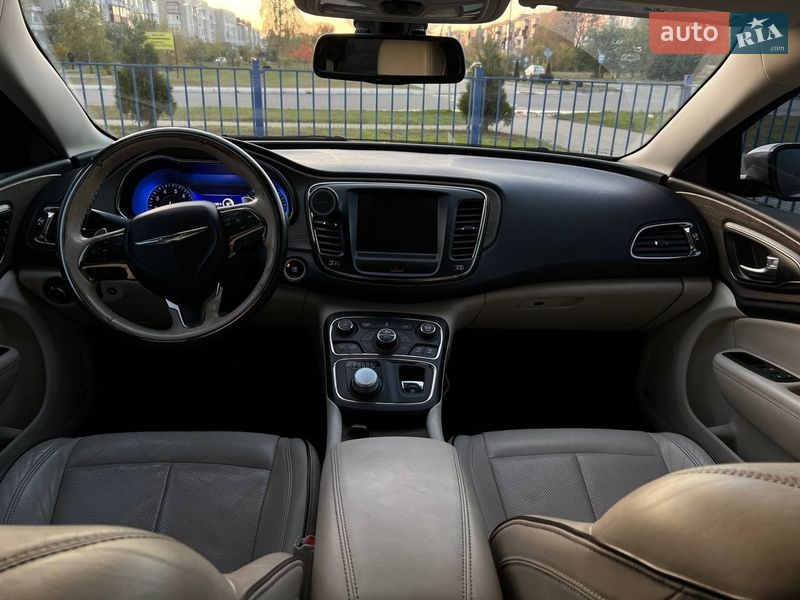 Седан Chrysler 200 2014 в Славуті