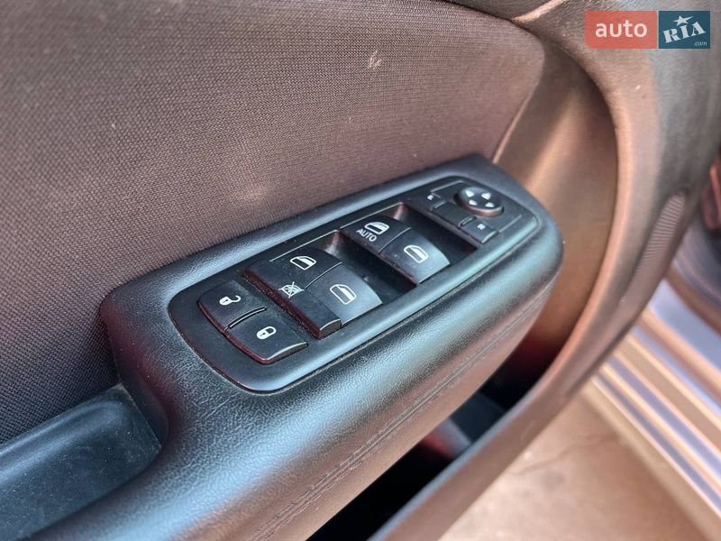 Седан Chrysler 200 2014 в Киеве