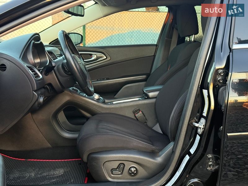 Седан Chrysler 200 2014 в Виннице