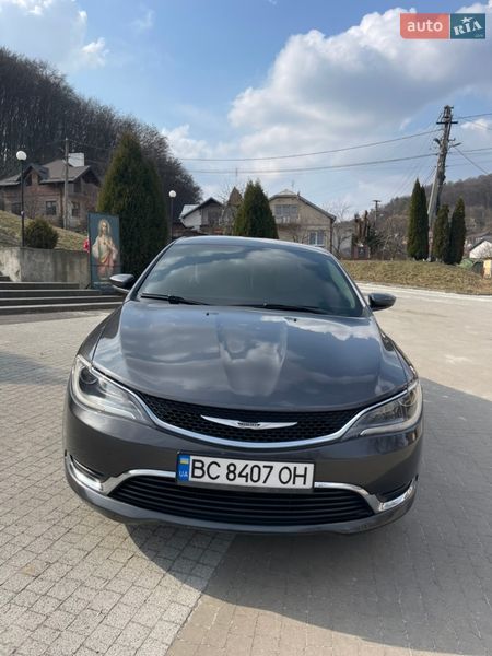 Седан Chrysler 200 2015 в Львове