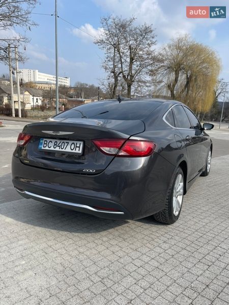 Седан Chrysler 200 2015 в Львове