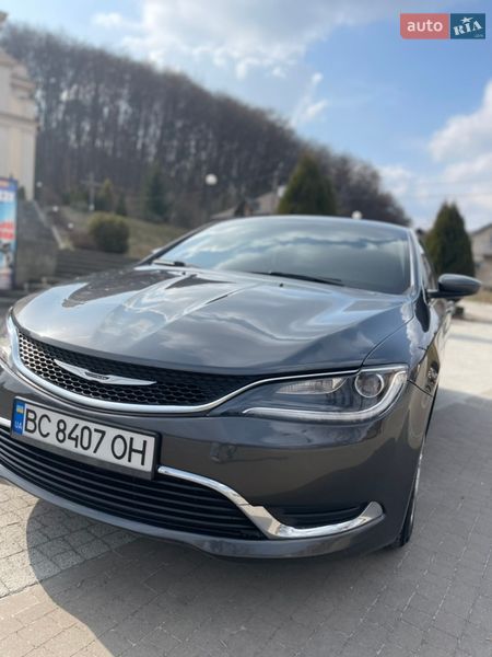 Седан Chrysler 200 2015 в Львове