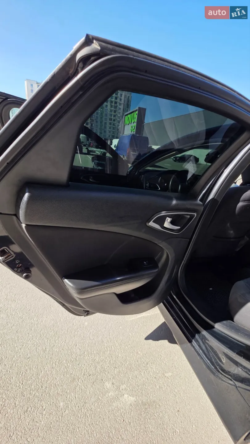 2014 Chrysler 200 - мініатюра 16