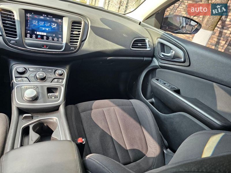 Седан Chrysler 200 2015 в Киеве фото 24 Седан Chrysler 200 2015 в Киеве