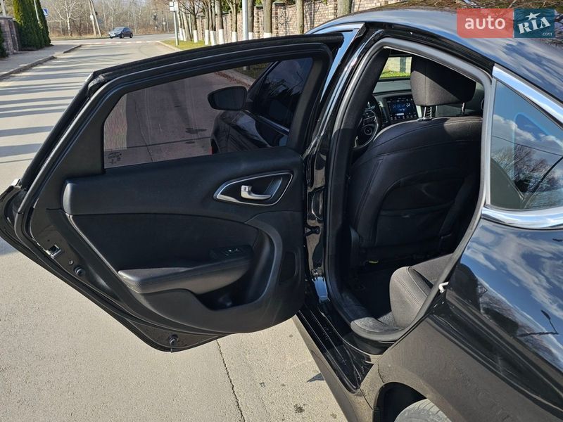 Седан Chrysler 200 2015 в Киеве фото 27 Седан Chrysler 200 2015 в Киеве