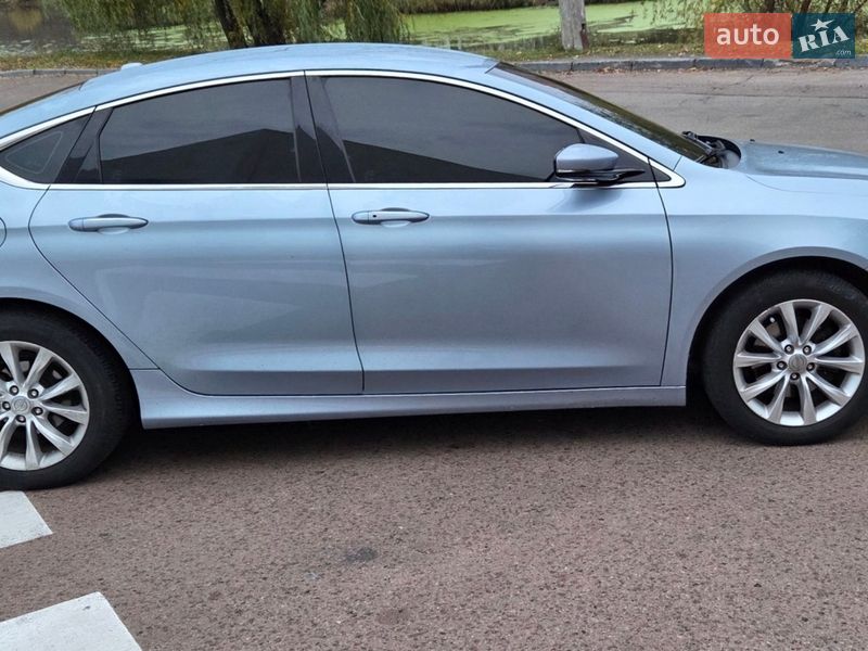 Седан Chrysler 200 2015 в Обухові