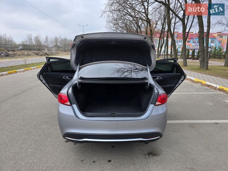 Седан Chrysler 200 2016 в Киеве