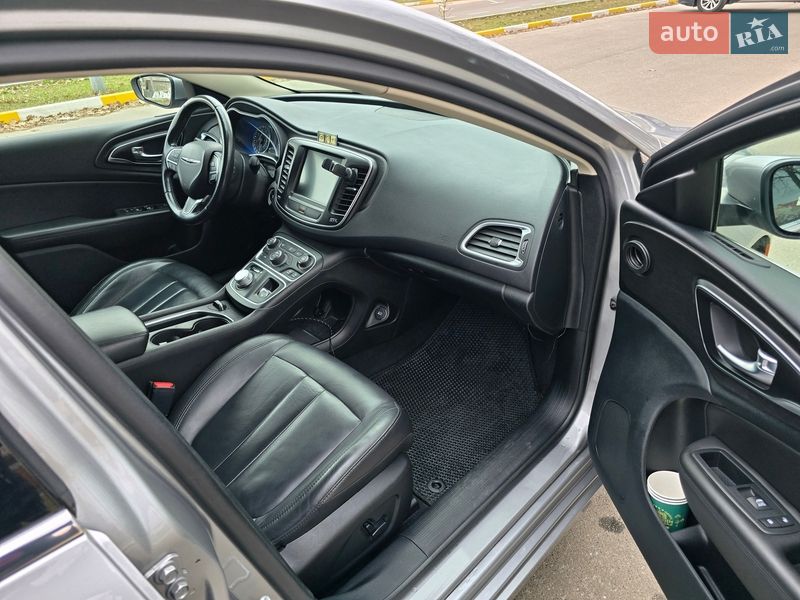 Седан Chrysler 200 2016 в Киеве