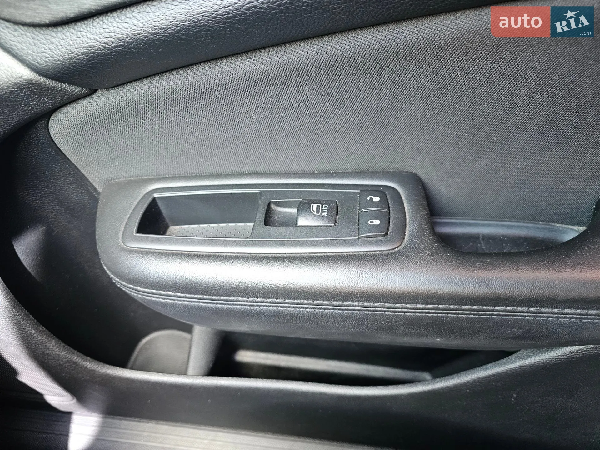 2015 Chrysler 200 - мініатюра 32