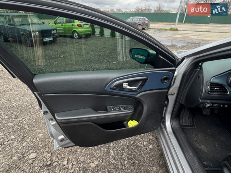Седан Chrysler 200 2016 в Киеве фото 9 Седан Chrysler 200 2016 в Киеве
