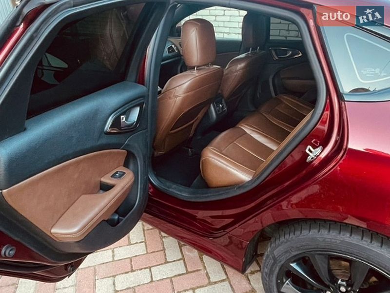 Седан Chrysler 200 2015 в Броварах