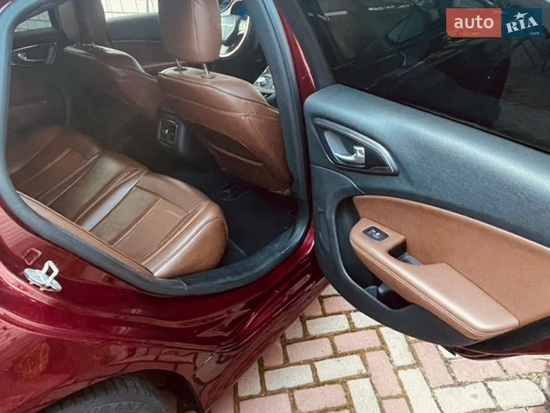 Седан Chrysler 200 2015 в Броварах