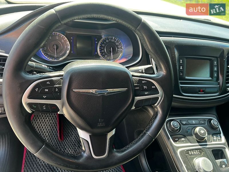 Седан Chrysler 200 2015 в Черновцах
