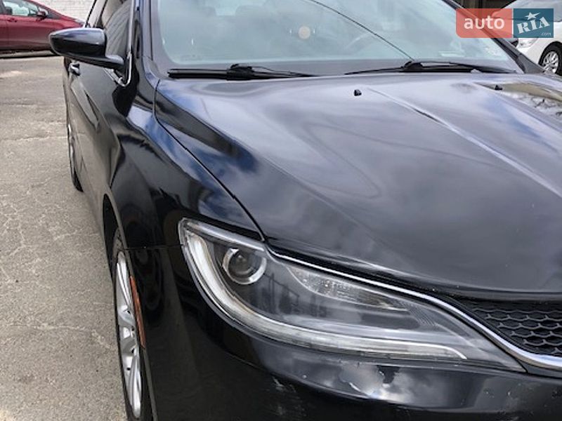 Седан Chrysler 200 2015 в Киеве