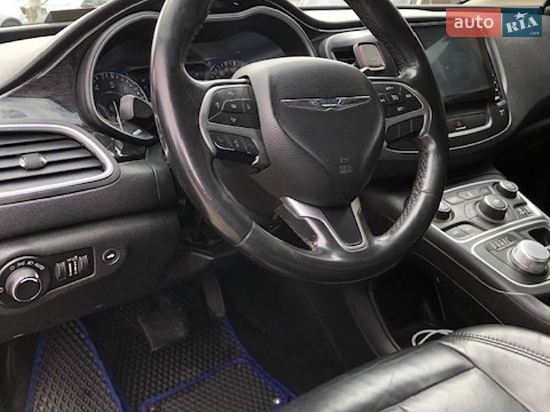 Седан Chrysler 200 2015 в Киеве