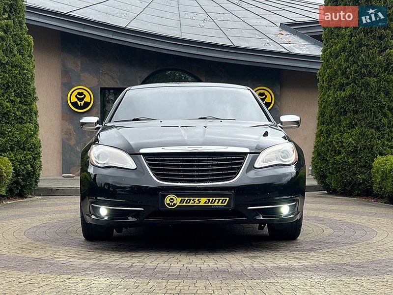 Седан Chrysler 200 2013 в Львове