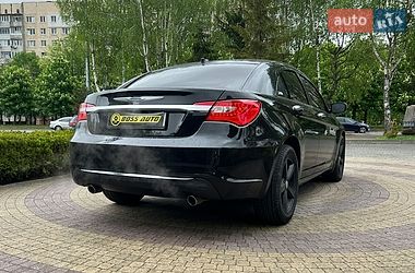 Седан Chrysler 200 2013 в Львове