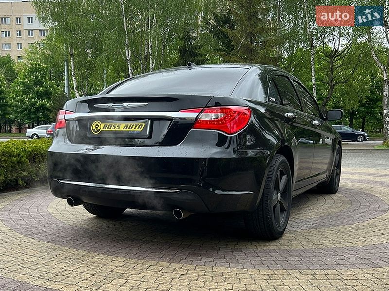 Седан Chrysler 200 2013 в Львове