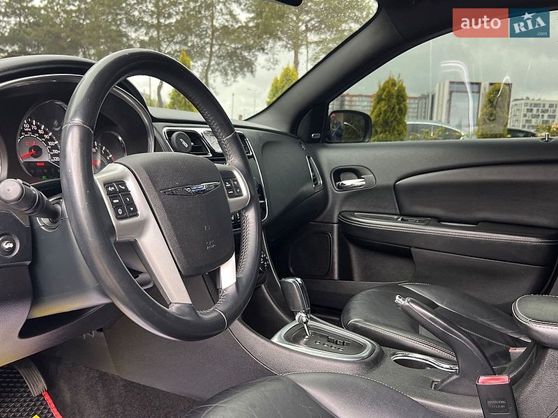 Седан Chrysler 200 2013 в Львове