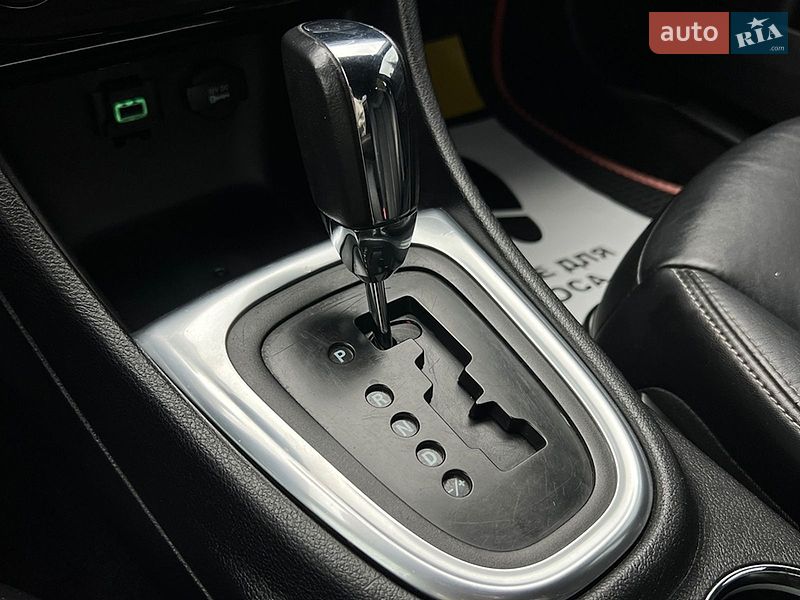 Седан Chrysler 200 2013 в Львове