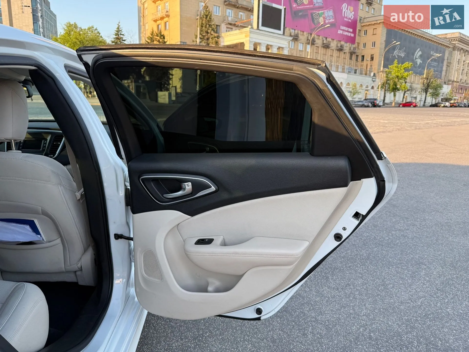 2014 Chrysler 200 - мініатюра 19