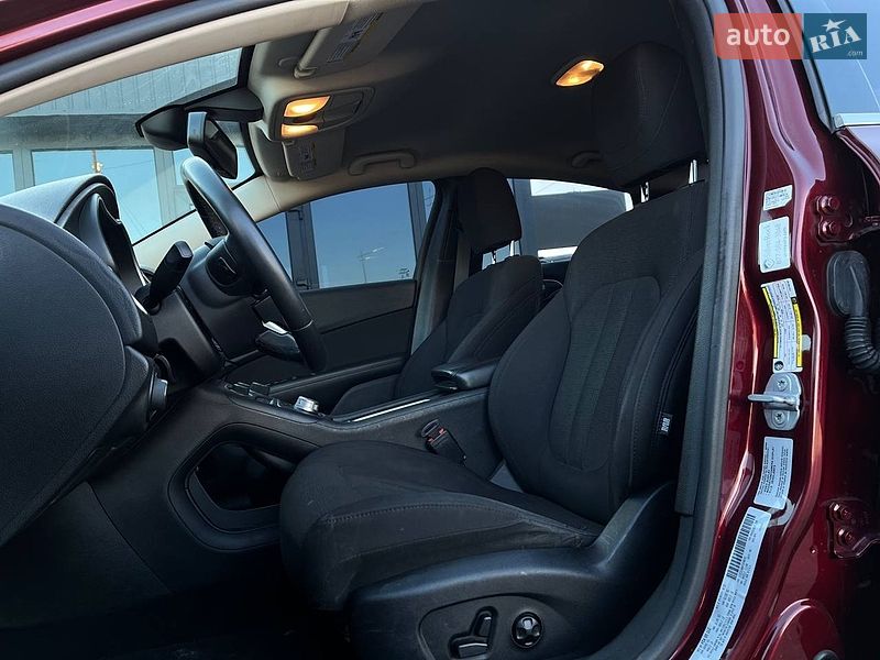 Седан Chrysler 200 2015 в Киеве