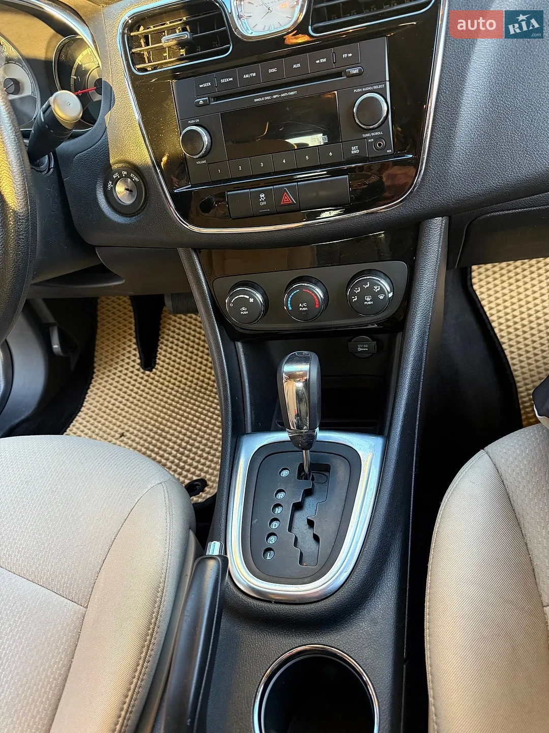 2013 Chrysler 200 - мініатюра 8