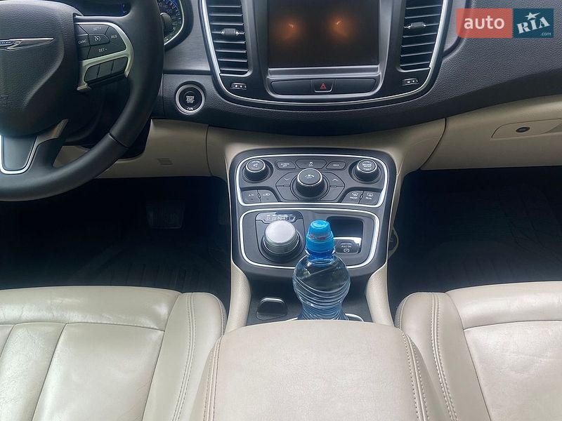 Седан Chrysler 200 2016 в Коростене